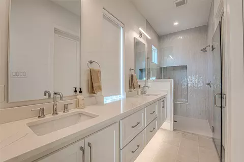 Bath - 13610 Park Harbor Dr, Eustace, TX 75124 photo 1 of 5