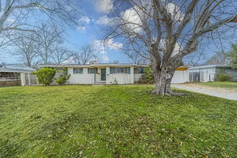 3816 Springbranch Dr, Benbrook, TX 76116