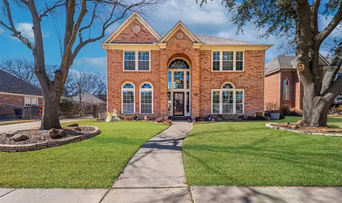 8525 Castle Creek Rd, North Richland Hills, TX 76182