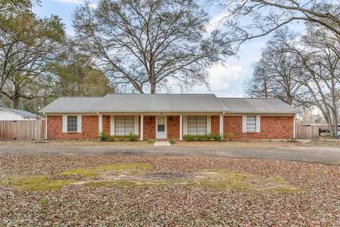 240 Mcdowell St, Doyline, LA 71023