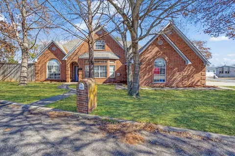 227 N Hopson St, Van Alstyne, TX 75495