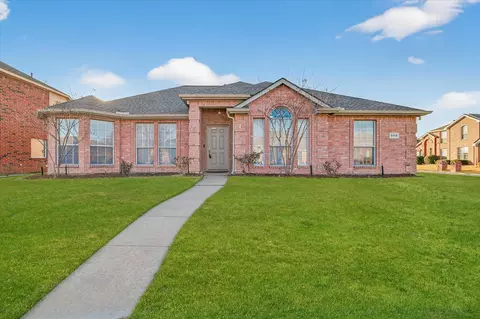 800 Kathryn Dr, Lewisville, TX 75067