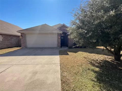 509 Stone Crossing Ln, Fort Worth, TX 76140