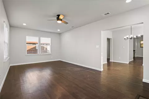 820 W College St, Sherman, TX 75092