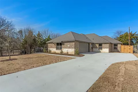 120 E Southbrook Dr, Glenn Heights, TX 75154
