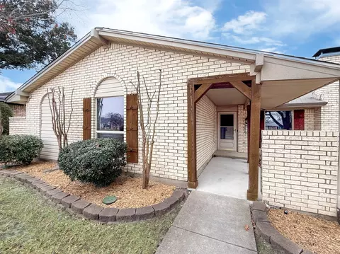 742 Maple Glen Dr, Garland, TX 75043