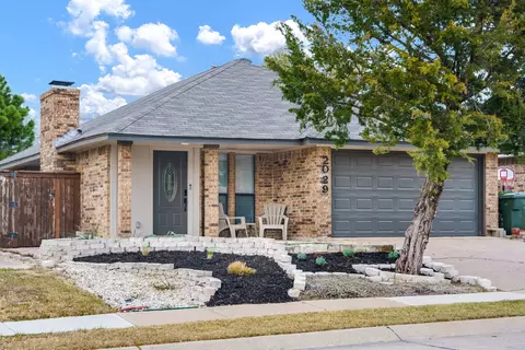 2029 Verlaine Dr, Carrollton, TX 75007