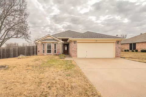 334 Beaumont Dr, Weatherford, TX 76086