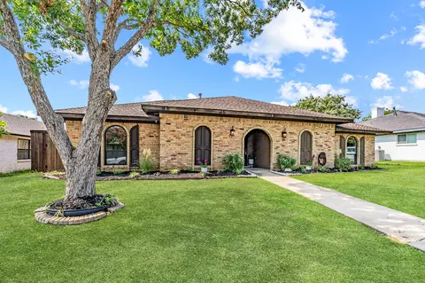 1946 Chesham Dr, Carrollton, TX 75007