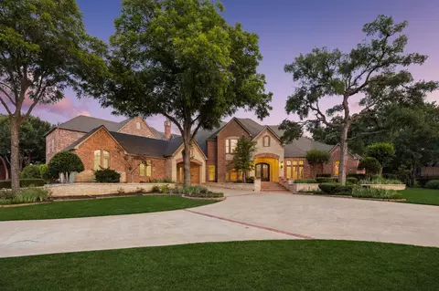 585 N Peytonville Ave, Southlake, TX 76092