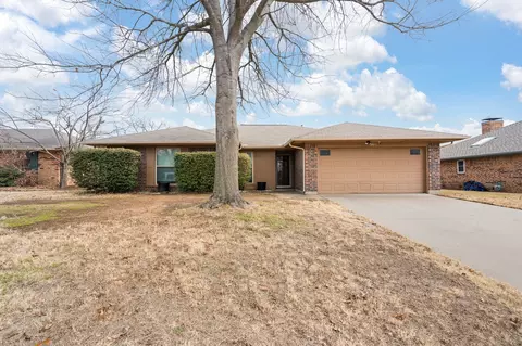 1102 Lena St, Cleburne, TX 76033