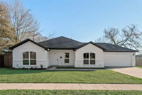 1707 Pollard St, Greenville, TX 75401