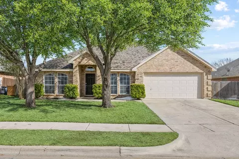428 Vista Way Dr, Saginaw, TX 76179