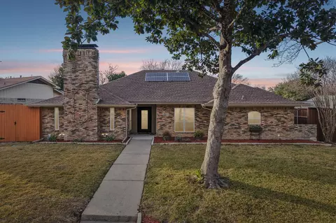 1905 Country Club Dr, Plano, TX 75074