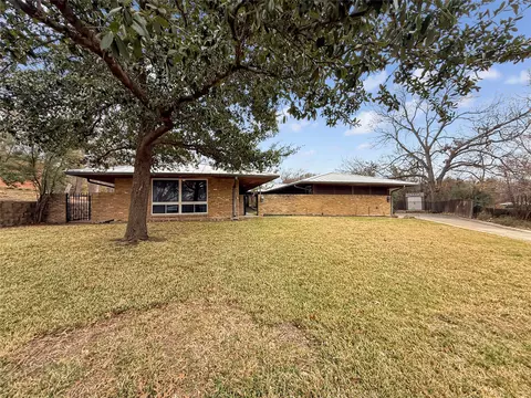 921 9th St, Grand Prairie, TX 75050
