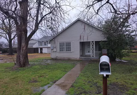 402 W 4th St #1, Kaufman, TX 75142