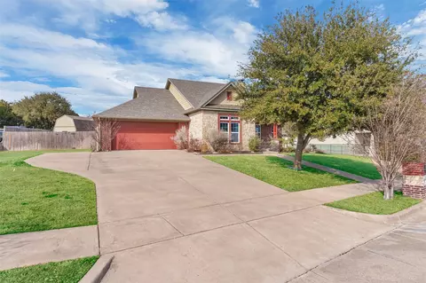 125 Camelot St, Glen Rose, TX 76043