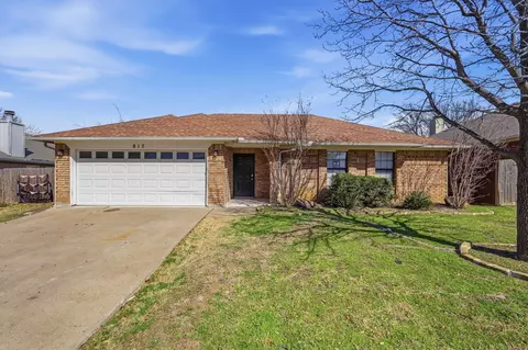 817 Ackers Dr, Arlington, TX 76001
