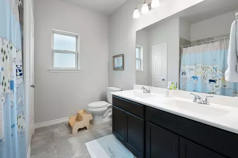 Bath - 9112 Conroe Dr, Argyle, TX 76226 photo 4 of 5