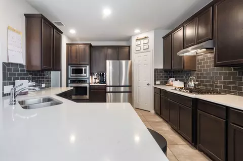 Kitchen - 9112 Conroe Dr, Argyle, TX 76226 photo 2 of 3
