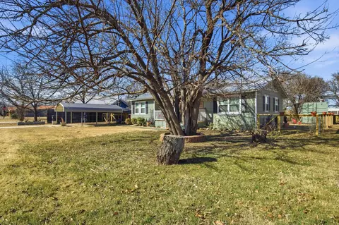 126 4th St, Tuscola, TX 79562
