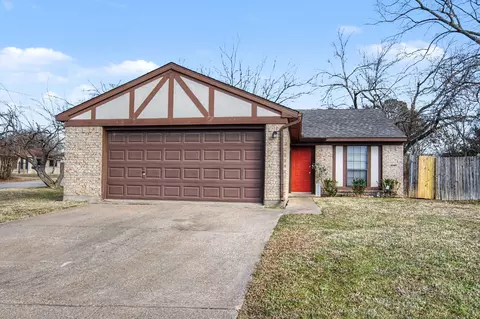 5001 Bama Dr, Arlington, TX 76017