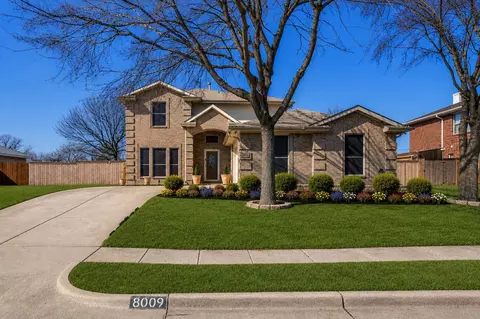 8009 Trophy Ct, Rowlett, TX 75089