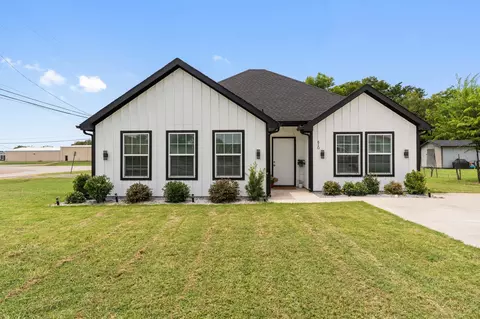 810 S Main St, Kemp, TX 75143