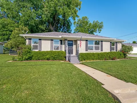 102 S Clark St, Rockwall, TX 75087