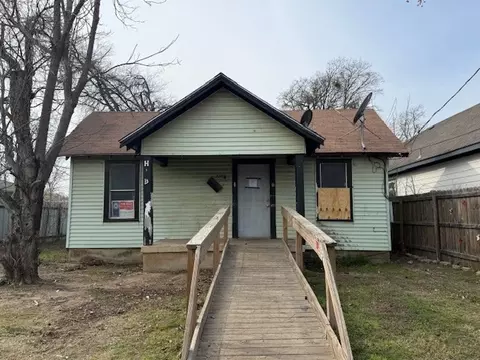 2204 Rw Bivens Ln, Fort Worth, TX 76105