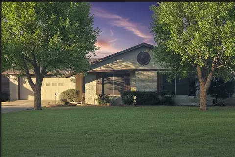 426 Everest Dr, Cedar Hill, TX 75104