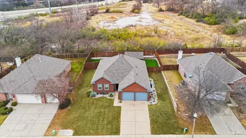 3901 San Lorenzo Dr, Denton, TX 76210