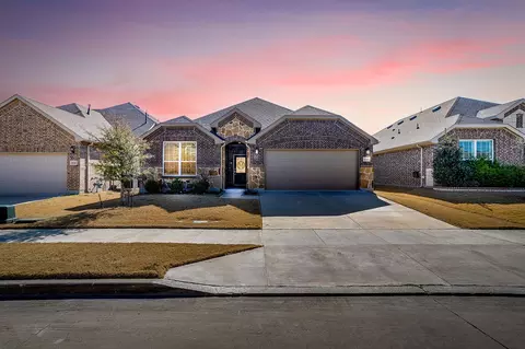 1045 Pinnacle Breeze Dr, Haslet, TX 76052