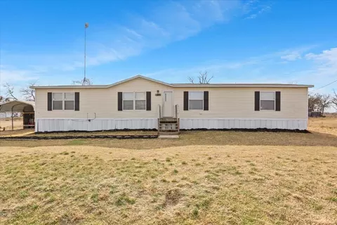 247 N Lake St, Axtell, TX 76624