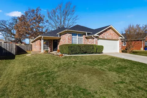 739 Thousand Oaks Dr, Lake Dallas, TX 75065