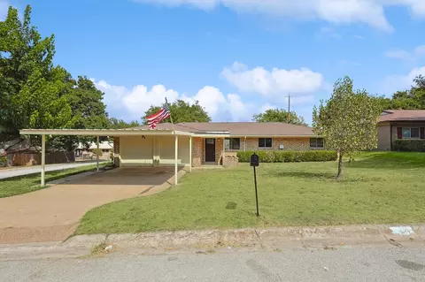 1401 S Stratton St, Decatur, TX 76234