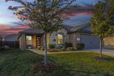 2210 Torch Lake Dr, Forney, TX 75126