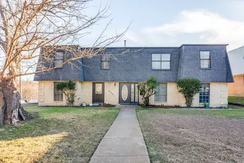 8001 Carrick St, Benbrook, TX 76116