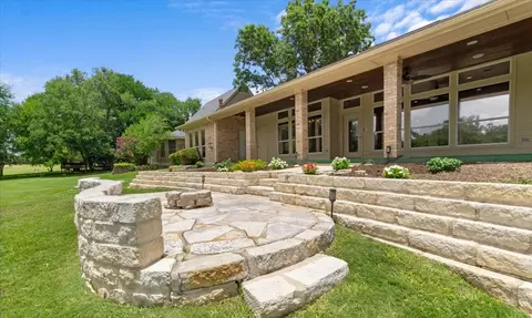2901 Chisholm Trl, Salado, TX 76571