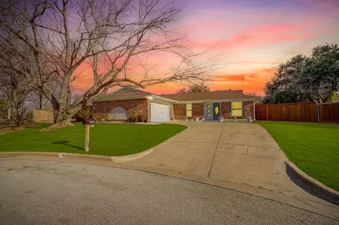 906 Cypress Ct, Arlington, TX 76014