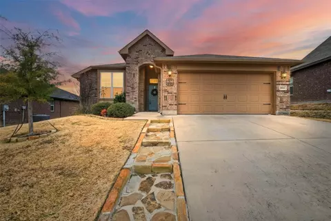 10864 Live Oak Creek Dr, Fort Worth, TX 76108