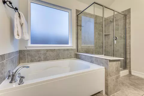 Bath - 413 Yellowstone Dr, Celina, TX 75009 photo 3 of 3