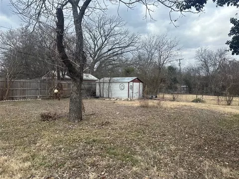 Exterior - 3204 N 31st St, Waco, TX 76708 photo 3 of 4