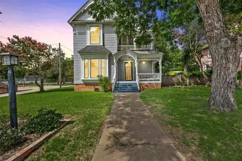 702 N 15th St, Waco, TX 76707