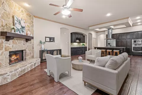 437 Middleton Dr, Roanoke, TX 76262