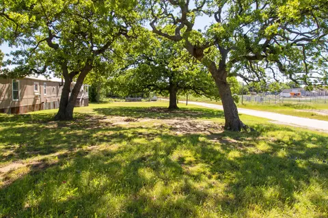 610 W Oak St, Nocona, TX 76255