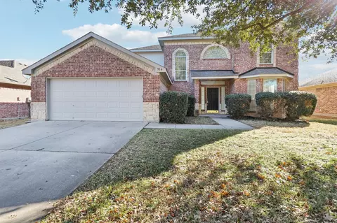 916 Sherry Ln, Saginaw, TX 76179