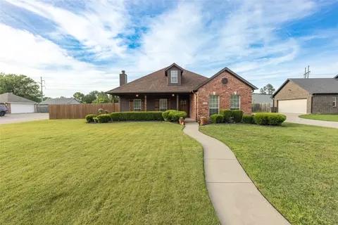 1308 Madeline St, Commerce, TX 75428
