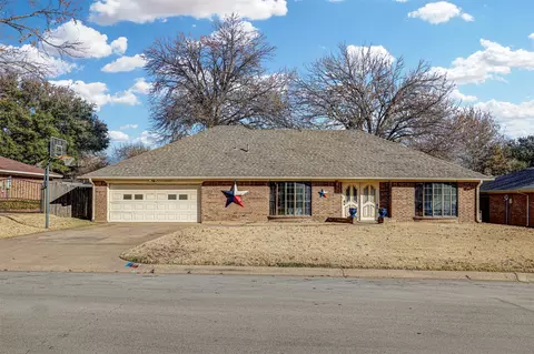 1816 Big Bend Dr, Grapevine, TX 76051