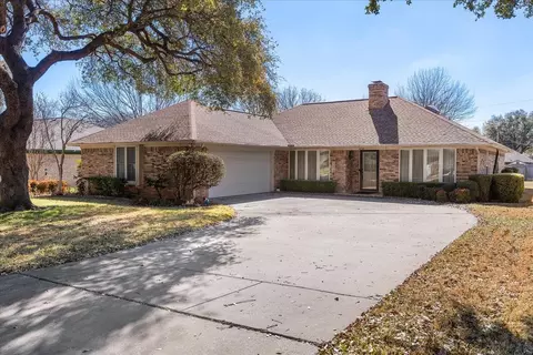 6728 Riviera Dr, North Richland Hills, TX 76180